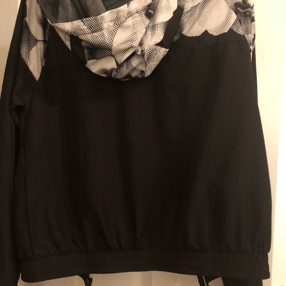 Floral black and white windbreaker - Picture 3 of 6